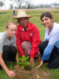 University Students Helping in Ban Talae Nok