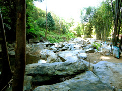 Leo volunteers witb Burmese youth