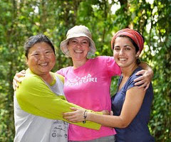 Leo volunteers witb Burmese youth