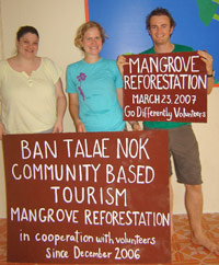Go Differently Volunteers in Ban Talae Nok