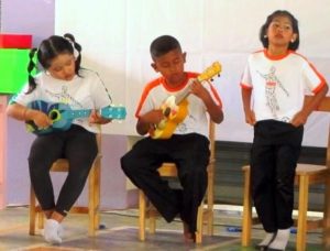 Thai children performe music performance with volunteers